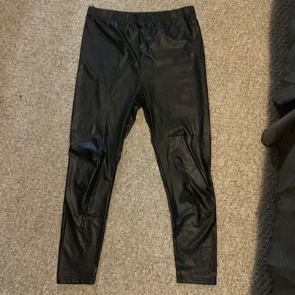 Pants - Faux leather leggings